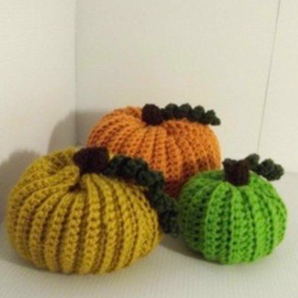 NWT Orange Gold Green Handmade Crocheted Pumpkin Set of 3 by Dawny